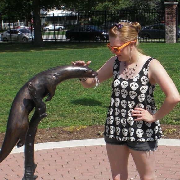 Royal Bones skull tank with rivet detail - Picture 6 of 6